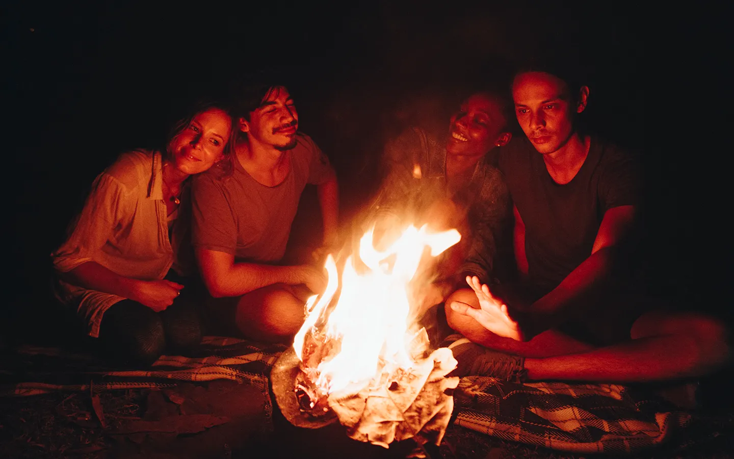 Un viaje con amigos, una excursión de día o un fin de semana de entretenimiento